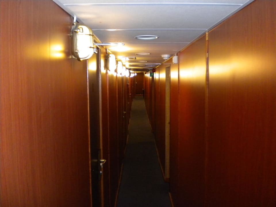 Flur zum Zimmer Loginn Hotel