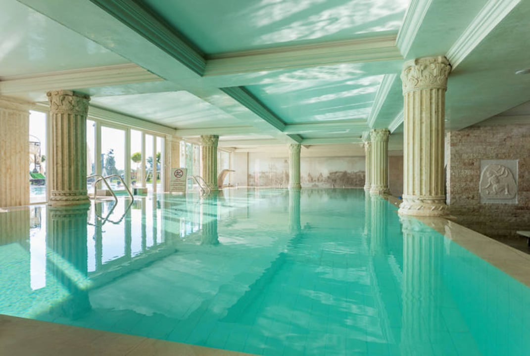Внутрений бассейн Therma Palace Spa Hotel