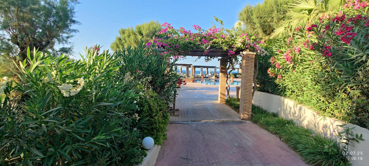 Gastro Out Of The Blue Resort & Spa