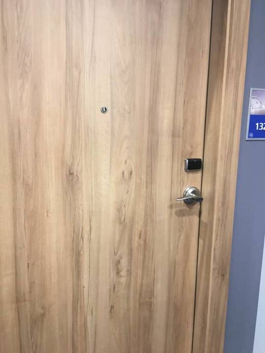 Drzwi do pokoju Hampton By Hilton Lublin