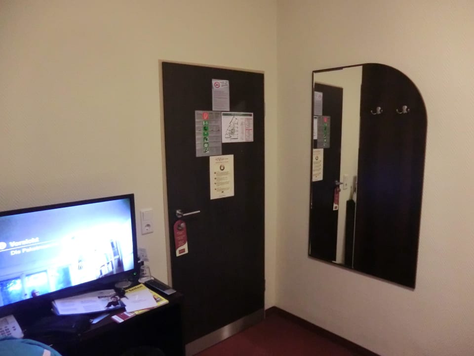 Großer Flachbildfernseher Hotel Oldenburg Hamburg