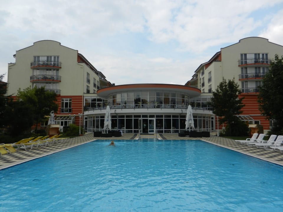 Pool Hotel The Monarch