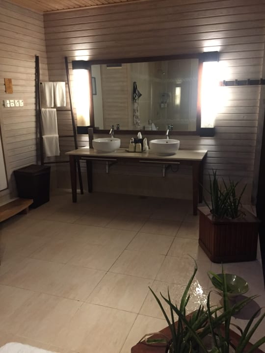 Zimmer Kuredu Island Resort & Spa