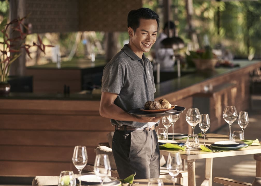 Gastro Island Escape Burasari