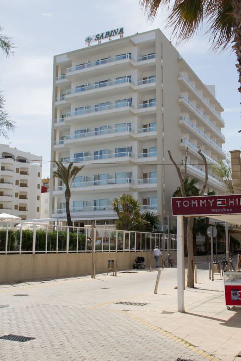 Ansicht von der Strandpromenade aus  Sabina Hotel & Suites