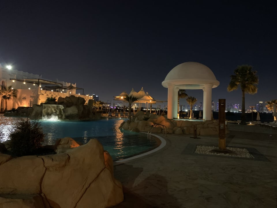 Pool Sharq Village & Spa, a Ritz-Carlton Hotel