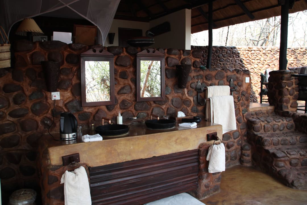 "Birds Cottage" Badbereich Hotel Stanley Safari Lodge - All Incl