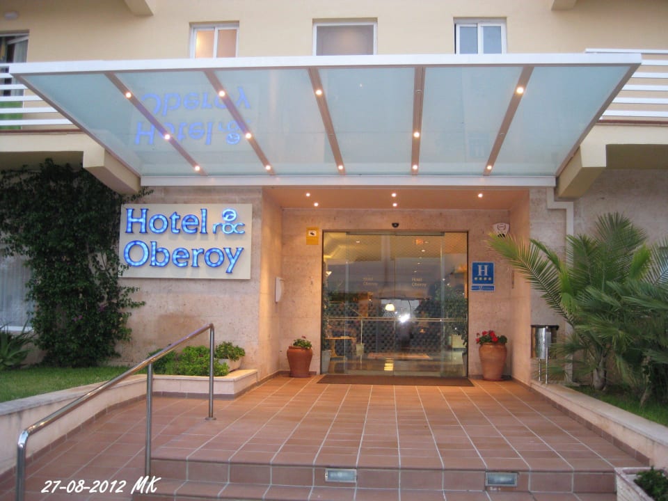 Voorkant hotel Roc Oberoy