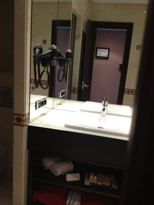 Bad mit praktischer Ablage GPRO Valparaiso Palace & Spa