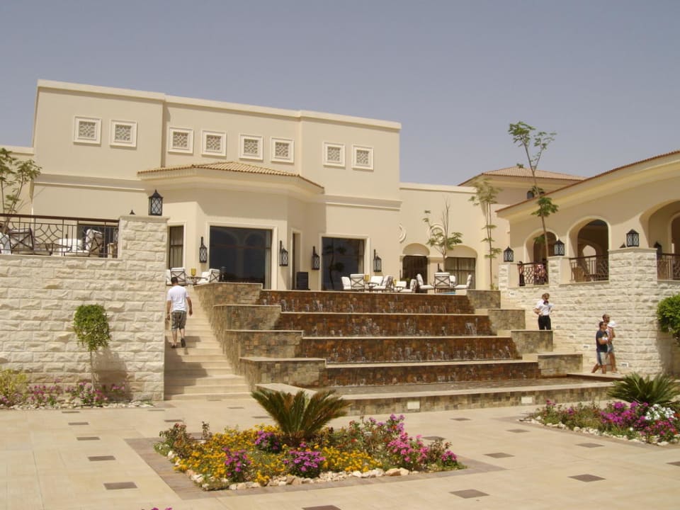 Blick auf Terrasse der Aussenbar/Restaurant JAZ Aquamarine Resort