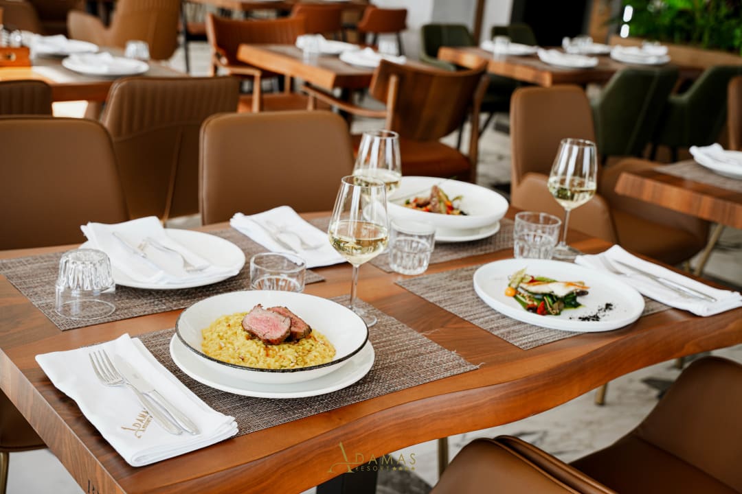 Gastro Adamas Resort & Hotel
