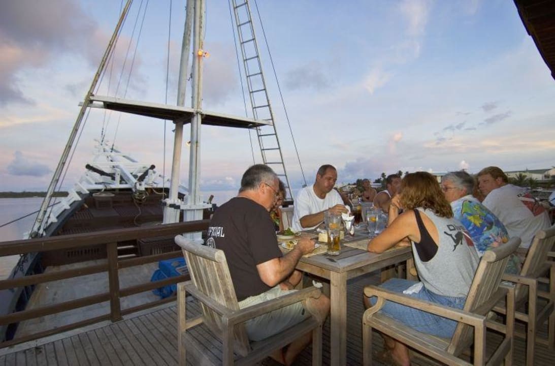 Restaurant/Buffet Manta Ray Bay Resort & Yap Divers