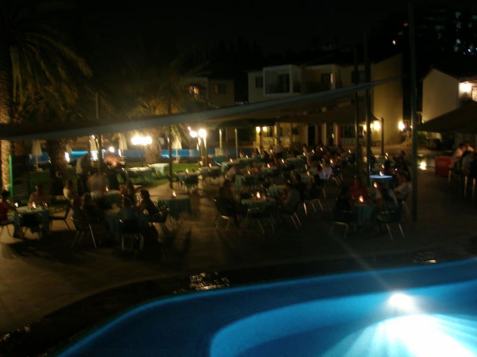 Pool Bar bei Nacht Arum Barut Collection