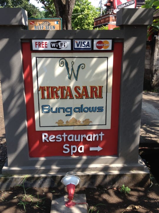 Einfahrt Tirtasari Bungalows