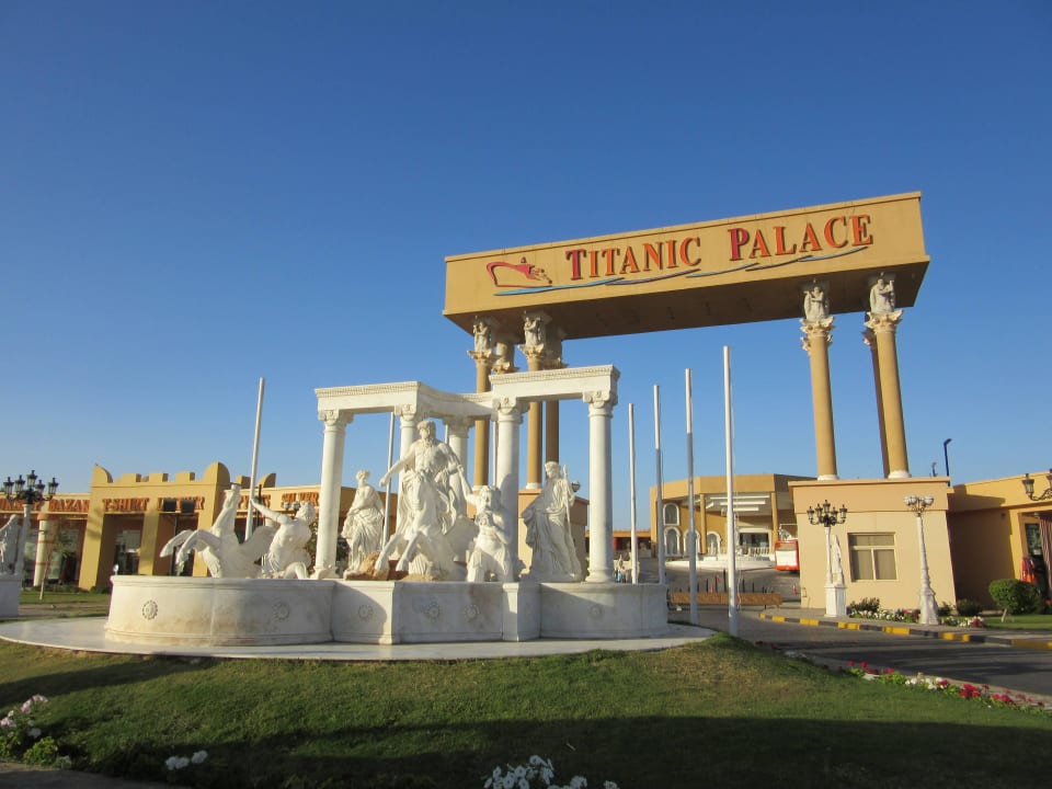 Hoteleingang Hotel Titanic Palace