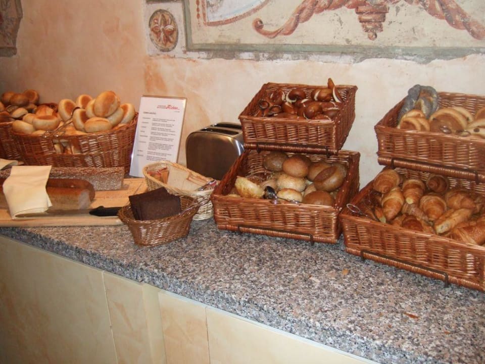 Frühstücksbuffet - Brot und Brötchen Hotel Elbflorenz Dresden