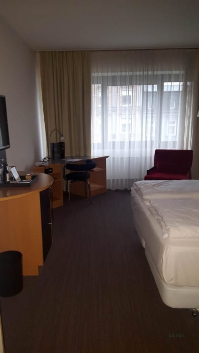 Zimmer Hotel NH Düsseldorf City