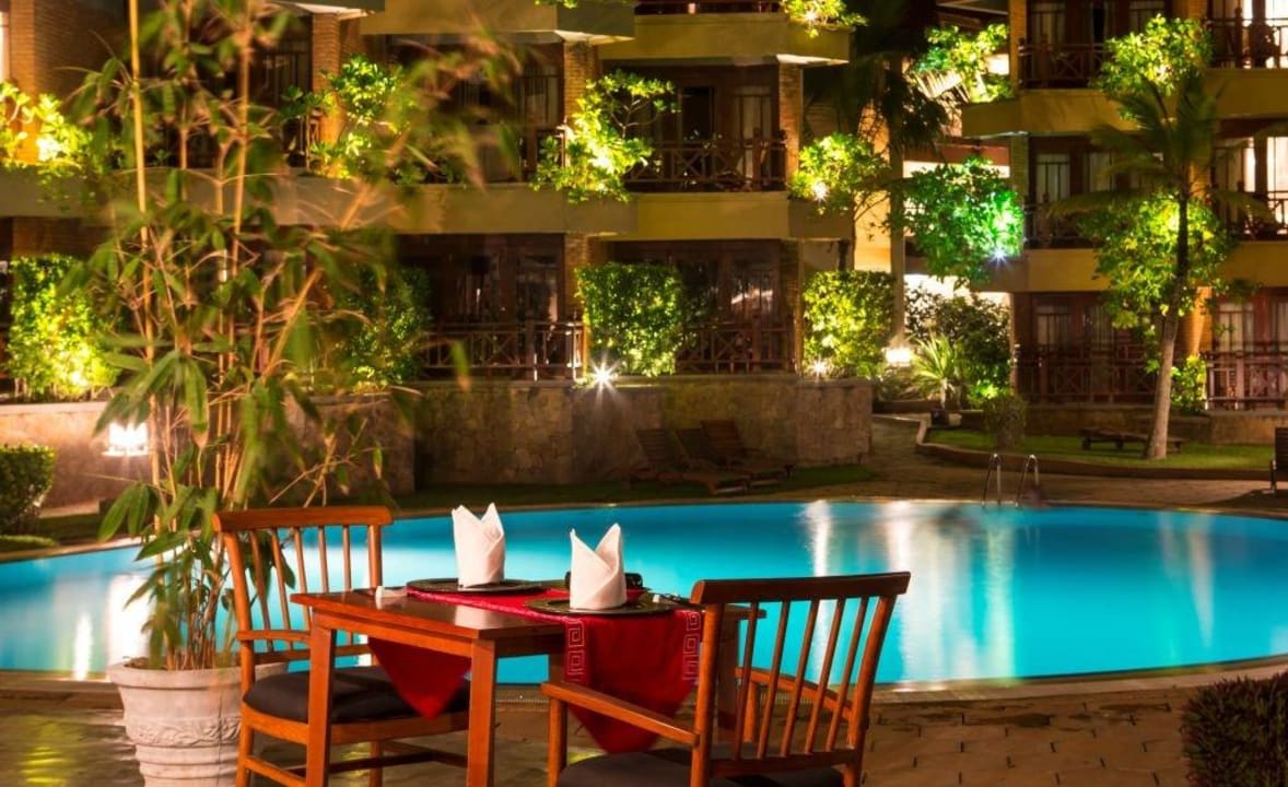 Pool side restaurant Royal Palms Beach Hotel