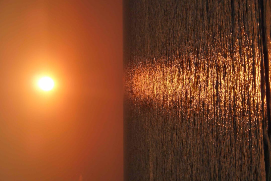 Solche Sonnenuntergänge gab es fast jeden Tag Calimera Yati Beach