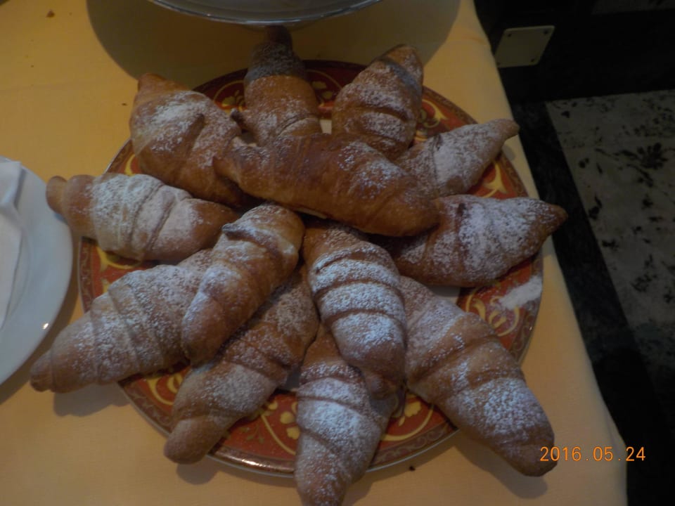 Croissants Hotel Excelsior Marina di Massa