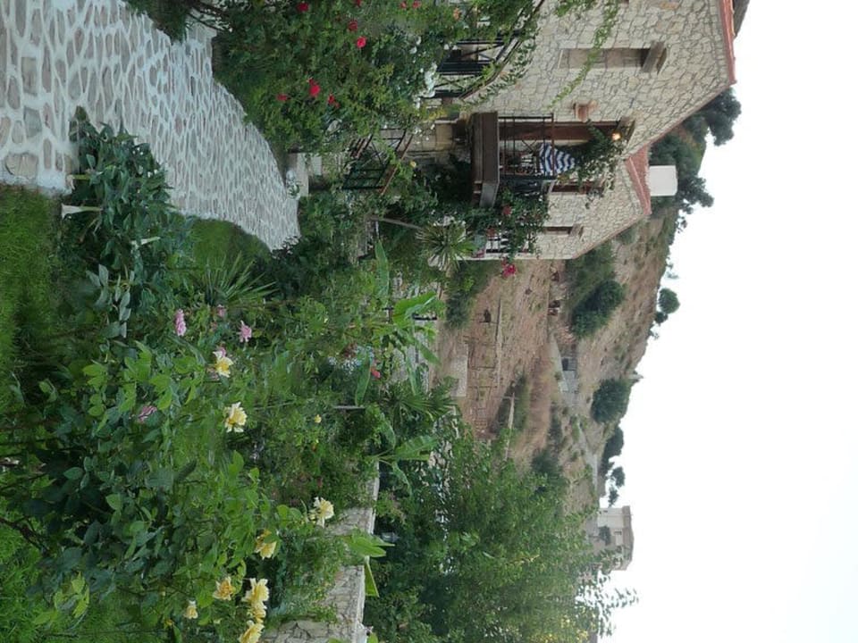 Blick von den erste Reihe Stone Village Petrino Horio