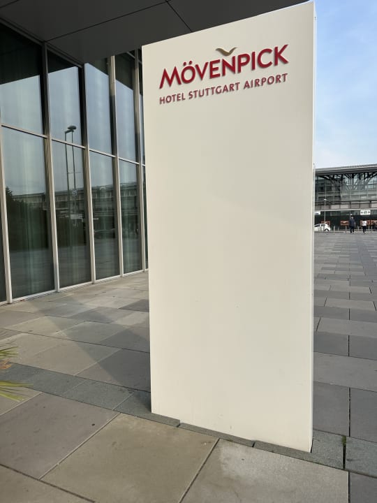 Außenansicht Mövenpick Hotel Stuttgart Airport