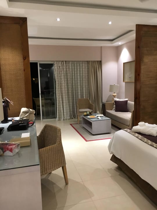 Blick ins Zimmer ca 50qm Secrets Royal Beach Punta Cana - Adults only