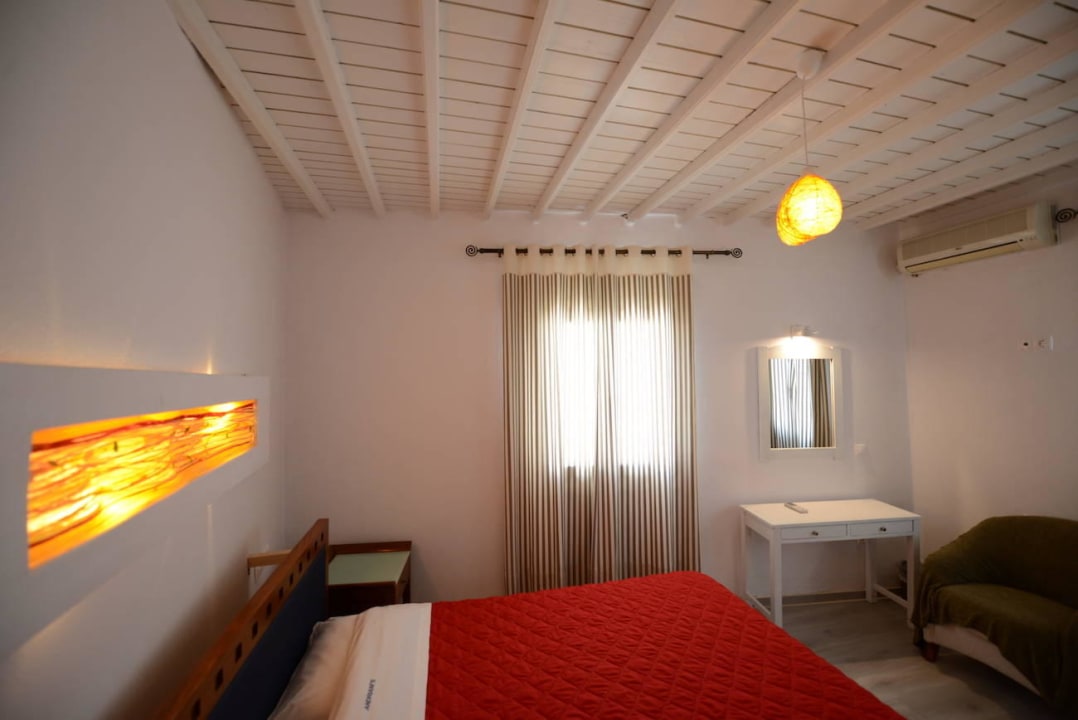 The main bedroom of apartment  Guest House Andriani's