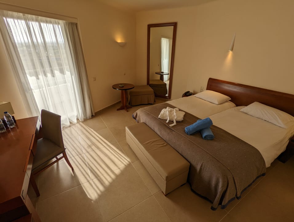 Zimmer Apollonia Beach Resort & Spa