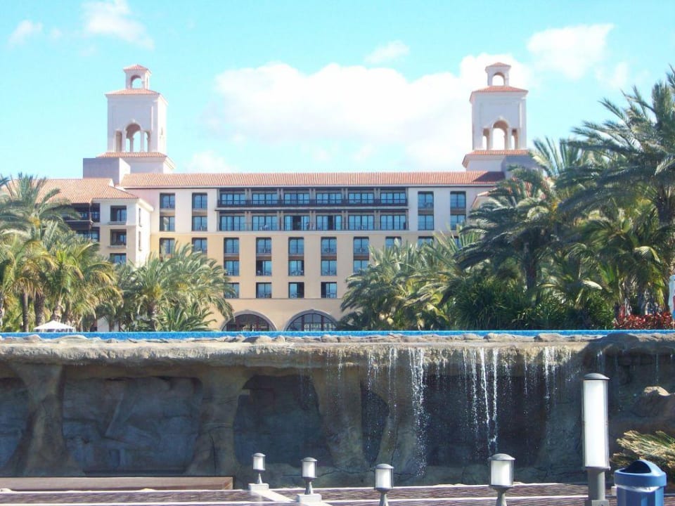 Hotel von der Strandpromenade  Lopesan Costa Meloneras, Resort & Spa