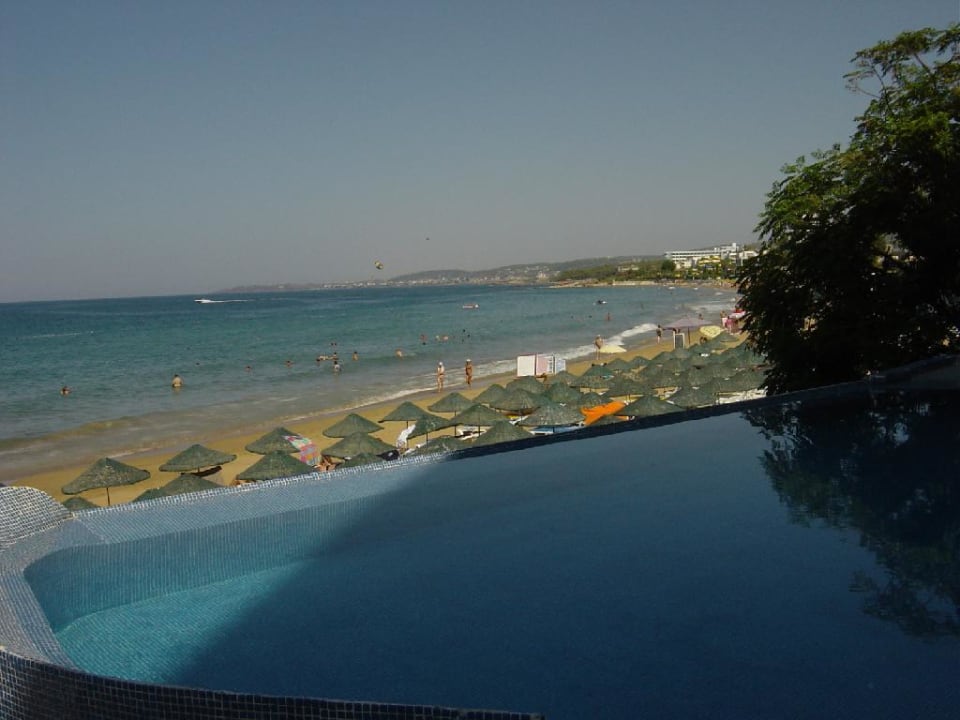 Außenpool mit Verbindung zum Hallenbad Aska Hotel Just in Beach