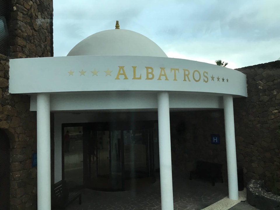 Hoteleingang  allsun App.-Hotel Albatros