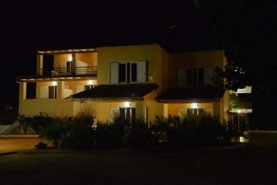 Night View Hotel Maria's Filoxenia Suites