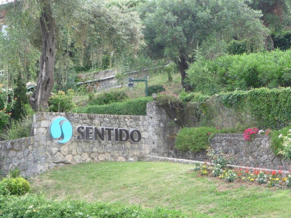 Hoteleinfahrt Aeolos Beach Resort