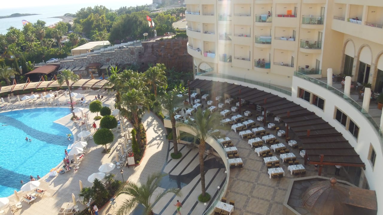 Restaurant und Pool (Teil) Saphir Resort & Spa