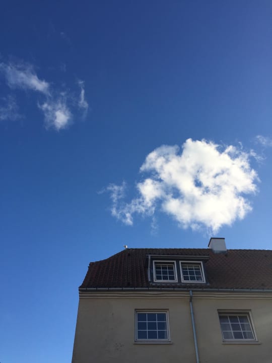 Blauer Himmel über dem Hostel Danhostel Frederikshavn City