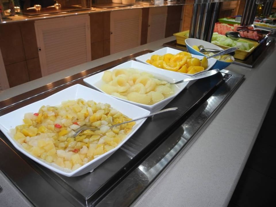 An abendlichen Buffet des Hotels Cala Galdana Minura Cala Galdana & Apartamentos d'Aljandartos d'Aljandar