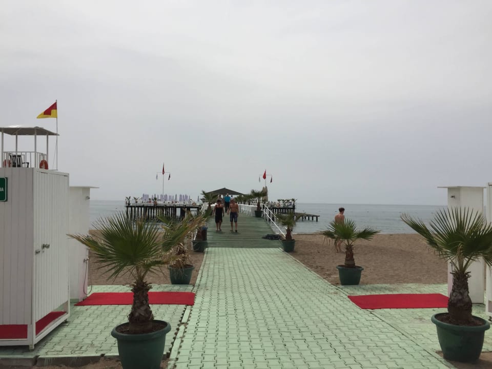 Sicht zum Steg Hotel Delphin Imperial