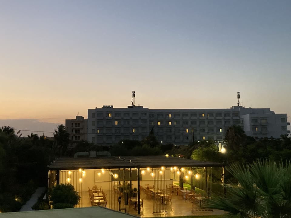 Außenansicht Crystal Springs Beach Hotel