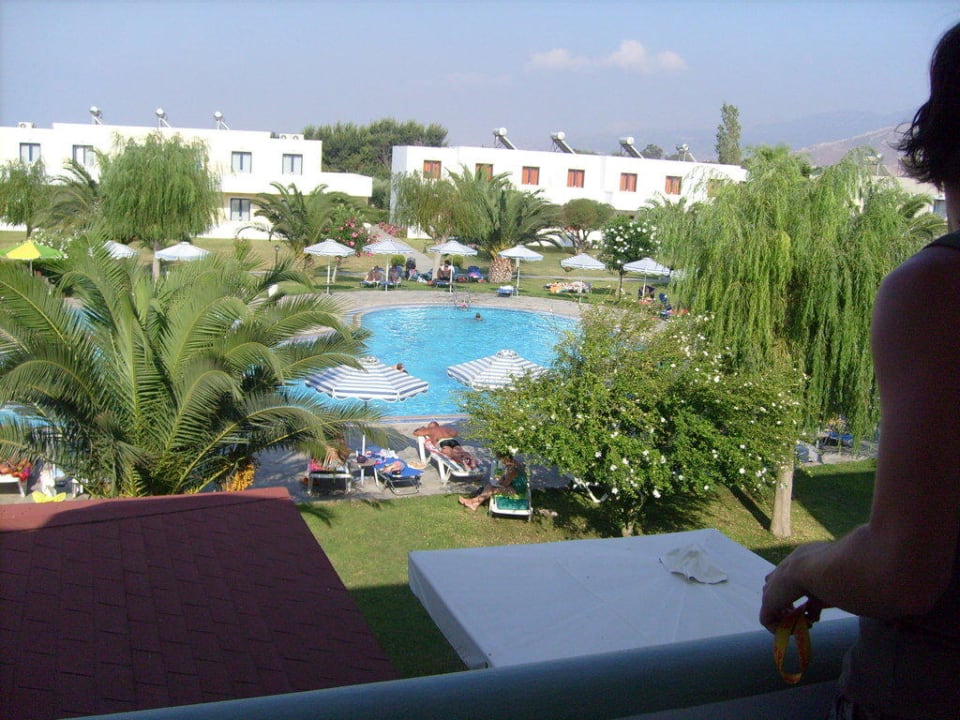 Pool vom Zimmer aus fotografiert Hotel Esperia