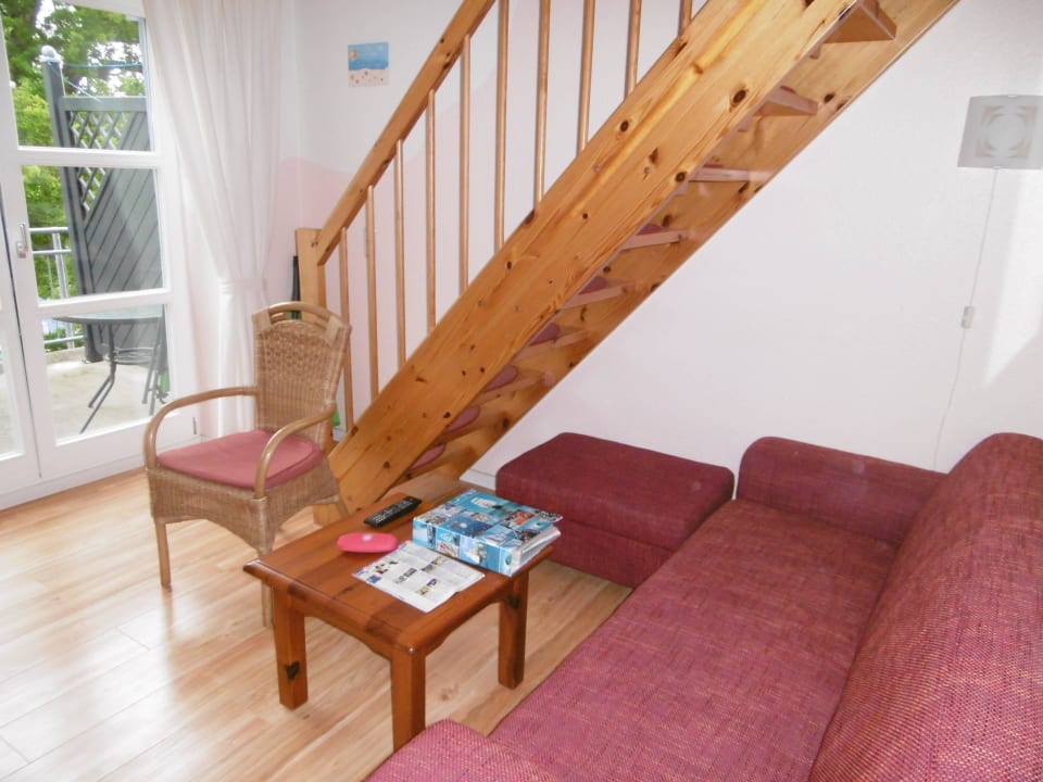 Wohnzimmer und Aufgang ins Obergeschoss Ferienwohnug Axel Rase