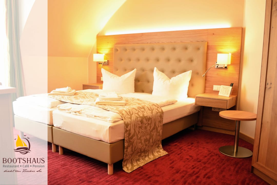 Doppelzimmer Comfort mit Balkon und Seeblick Pension Bootshaus
