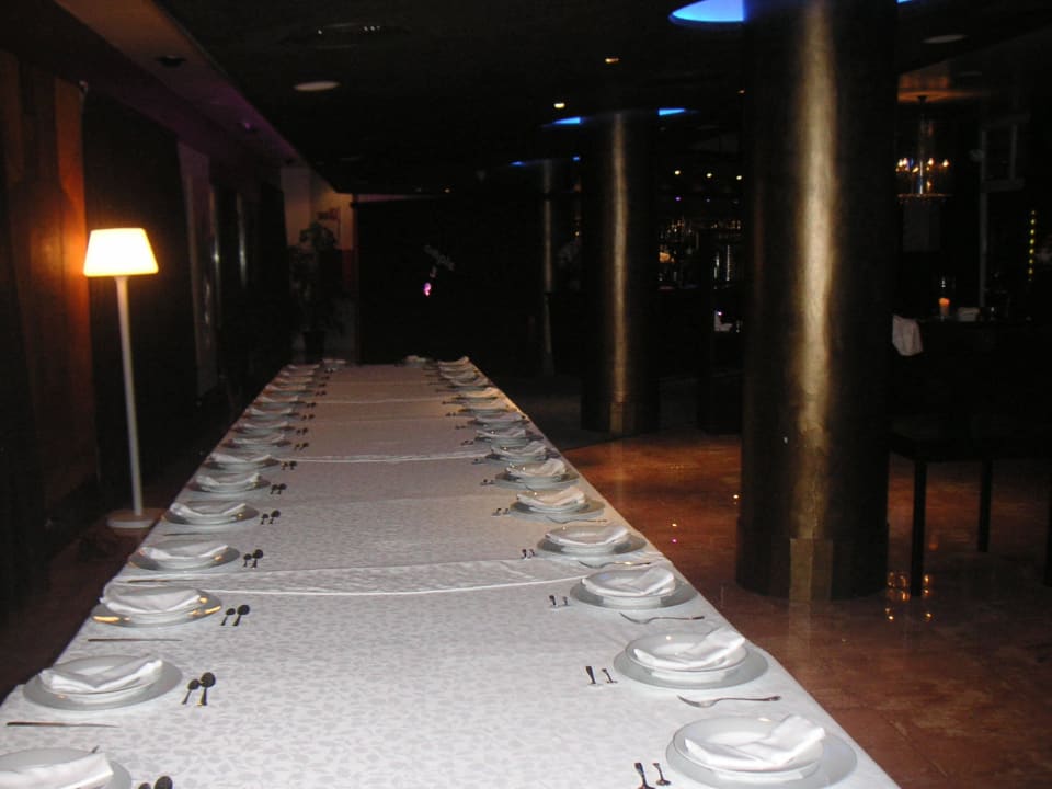 Teileindeckung der Hotelbar am Vorabend der Feier Hotel-Apartamentos Blau Parc