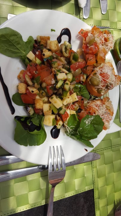 Italiener - Burscetta und Salat Mitsis Rodos Village