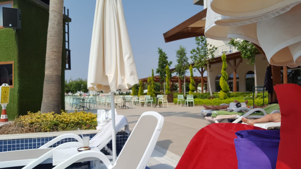Pool Mary Hotel Side