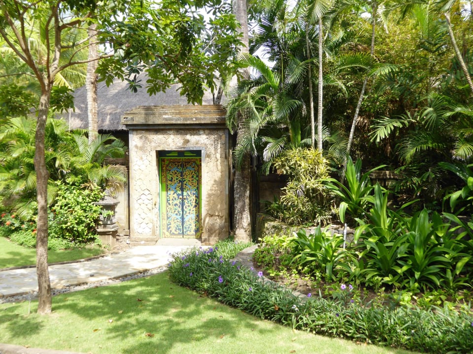 Eingang zu einer Villa The Royal Beach Seminyak Bali - MGallery Collection