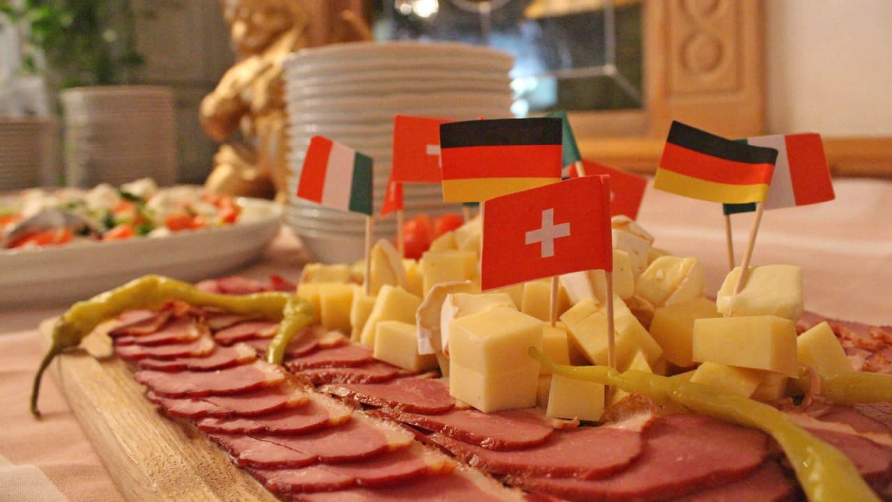 Schmackhafter Tiroler Speck & würziger Almkäse Aktiv Hotel Schwarzer Adler