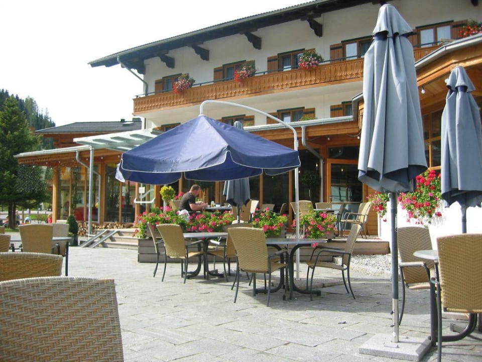 Terrasse vor dem Hotel Gut Wenghof - Family Resort