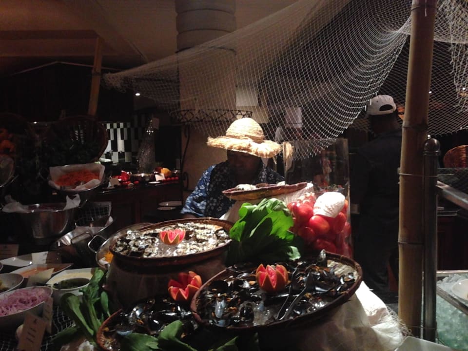 Belle Vue - hier werden frische Austern geöffnet Maritim Resort & Spa Mauritius