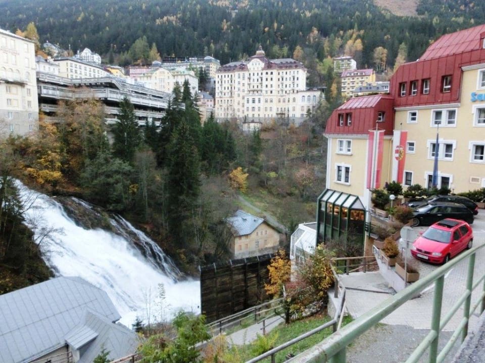 Wunderschöner Ausblick aufs Hotel wie Wasserfall Sanotel Bad Gastein